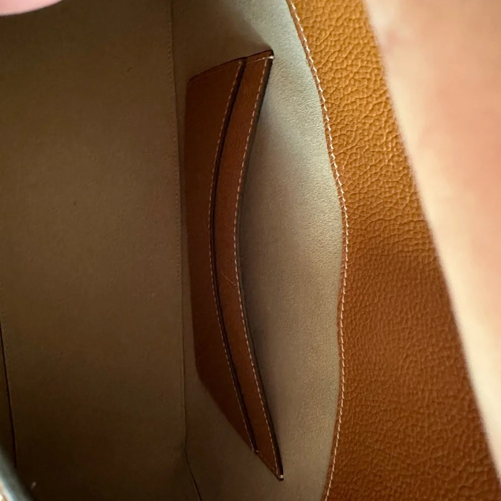 Toteme Tan Leather Shoulder Bag - Picture 4 of 9